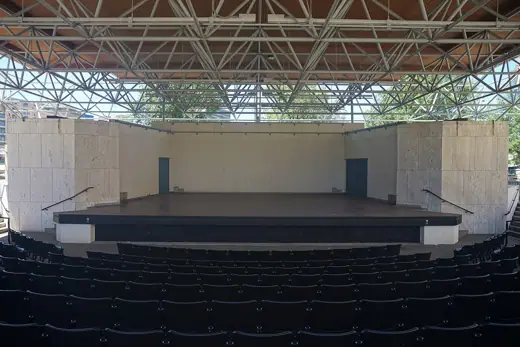 Photo 3: Exterior