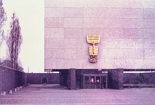 Photo 3: Exterior