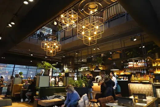 Photo 2: Exterior · Caférestaurant De Beren in de Rotterdamse Markthal