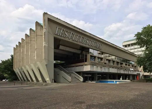 Photo 2: Exterior