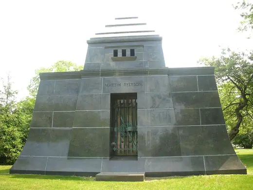 Photo 2: Exterior