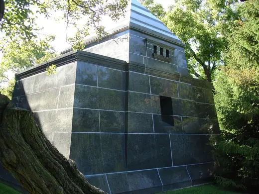 Photo 3: Exterior