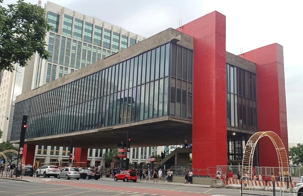 MASP: Exterior · Museu de Arte de São Paulo (MASP), Avenida Paulista, São Paulo, capital do estado de São Paulo, Brasil