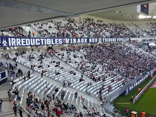 Photo 3: Exterior · Virage sud du nouveau stade de Bordeaux durant le match contre Toulouse, le 20 septembre 2015