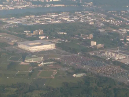 Photo 4: Exterior · Vue aérienne du nouveau stade et du parc des expositions de Bordeaux