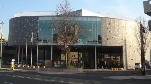 Photo 2: Exterior