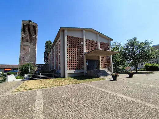 Photo 3: Exterior