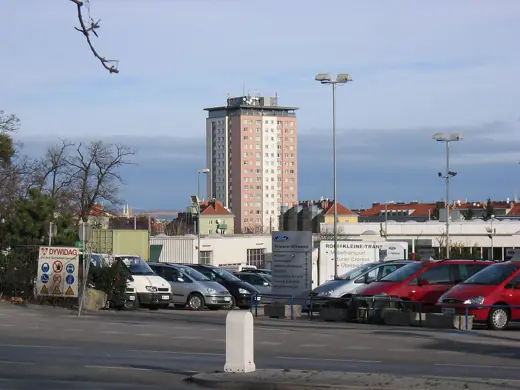 Photo 2: Exterior