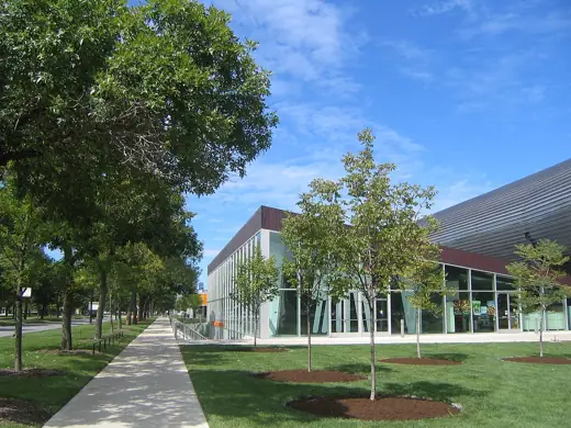 Photo 3: Exterior