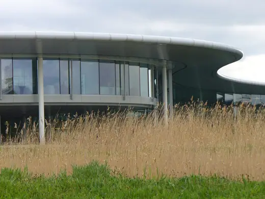 Photo 3: Exterior