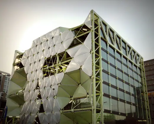 Photo 2: Exterior · Edificio Media-TIC
