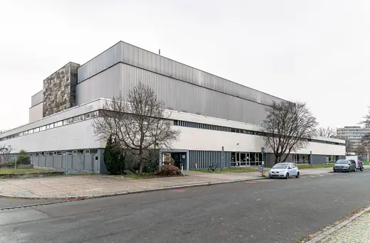 Photo 2: Exterior