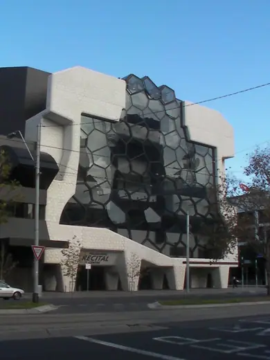 Photo 2: Exterior