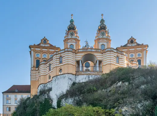 Photo 3: Exterior