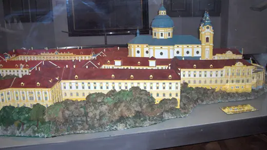 Photo 5: Model