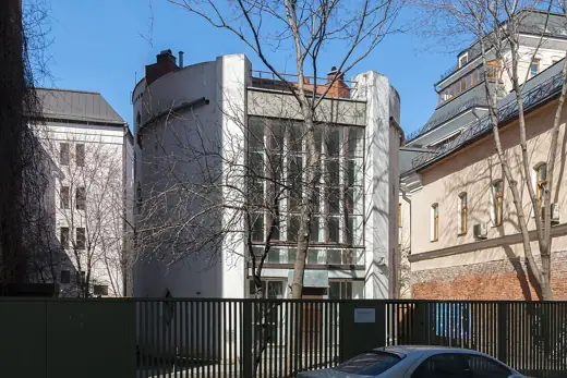 Photo 2: Exterior
