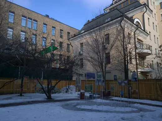 Photo 3: Exterior