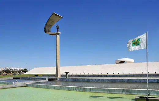 Photo 1: Exterior