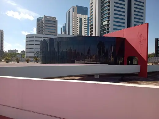 Photo 1: Exterior