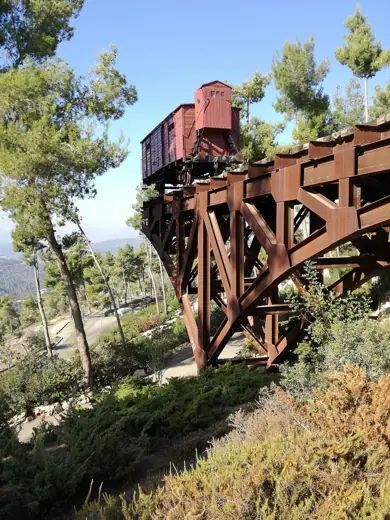 Photo 2: Exterior · Urwany wiadukt kolejowy w Yad Vashem