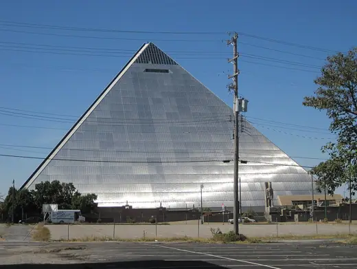 Photo 4: Context