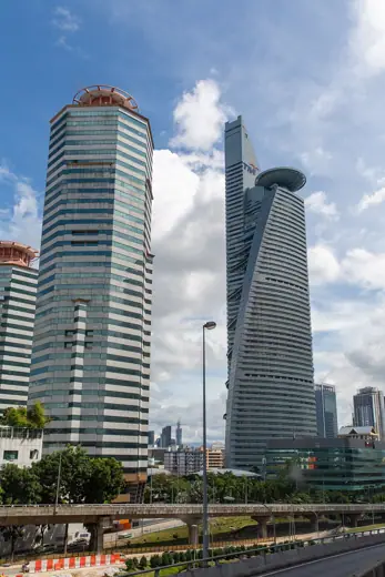 Photo 1: Exterior