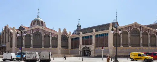 Photo 1: Exterior