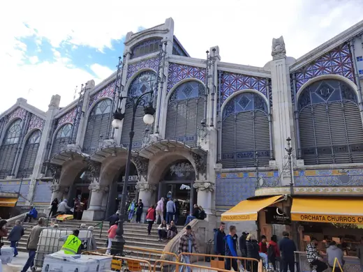 Photo 2: Exterior