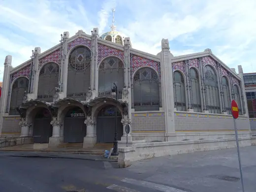 Photo 3: Exterior