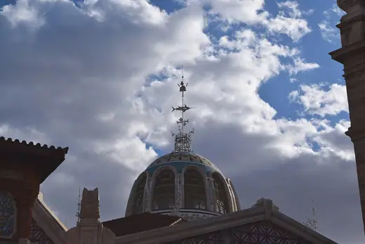 Photo 4: Exterior