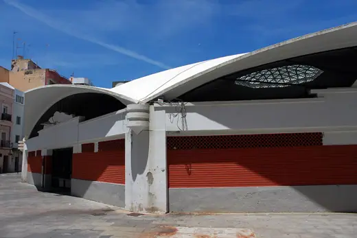 Photo 2: Exterior