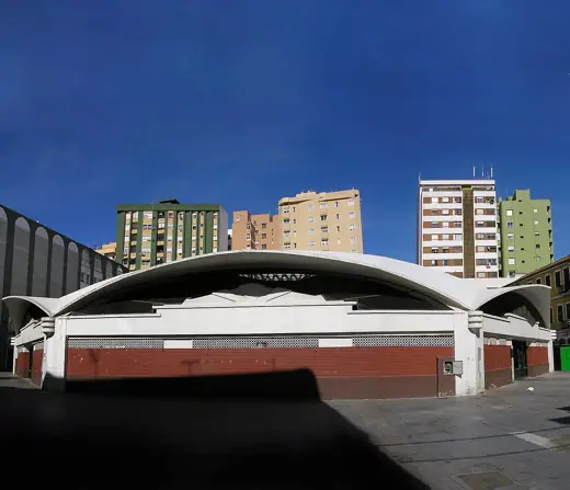 Photo 3: Exterior