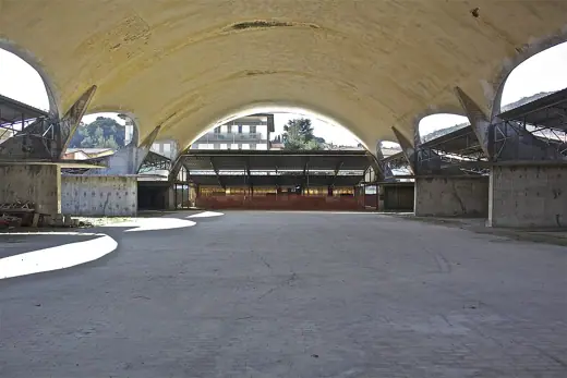 Photo 3: Exterior