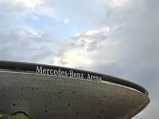Photo 3: Exterior