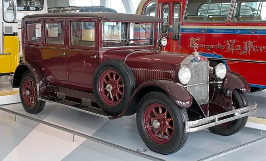 Photo 2: Exterior · Mercedes-Benz 12/55 PS in the Mercedes-Benz Museum in May 2023