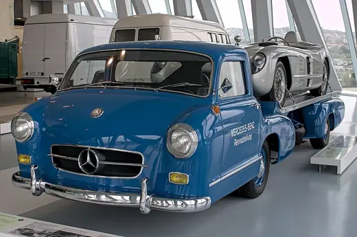 Photo 3: Exterior · Mercedes-Benz Renntransporter in the Mercedes-Benz Museum in May 2023