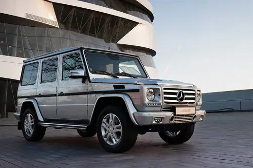 Photo 4: Exterior · Mercedes-Benz G 350 BlueTEC (W463) in front of the Mercedes-Benz Museum in Stuttgart , Germany