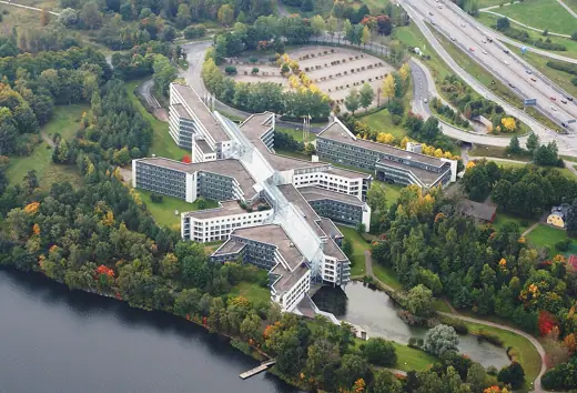 Photo 4: Context · Scandinavian Airlines head office as seen by helicopter