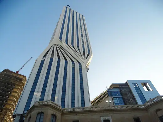 Photo 2: Exterior