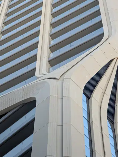 Photo 4: Exterior