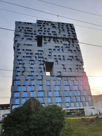 Photo 3: Exterior