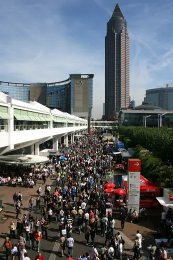 Photo 3: Exterior · Frankfurt exhibition center during the Frankfurt Motor Show 2007 with the Messeturm (257m) in the back