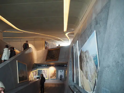 Photo 5: Interior · Ausgestellte Berggemälde in der Ausstellung des Messner Mountain Museum Corones
