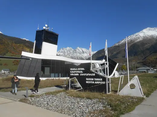 Photo 2: Exterior