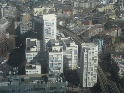 Photo 4: Exterior