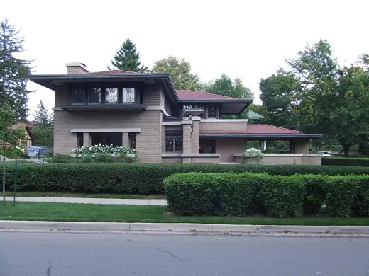 Photo 2: Exterior