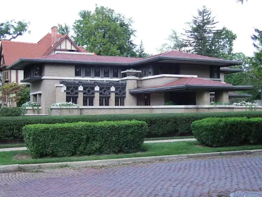 Photo 3: Exterior