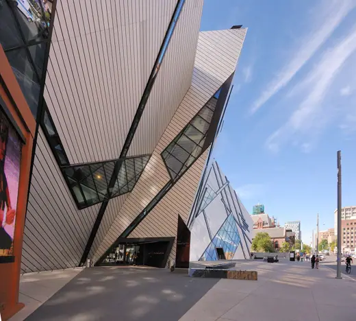 Photo 4: Exterior · Toronto: Royal Ontario Museum