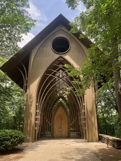 Photo 1: Exterior