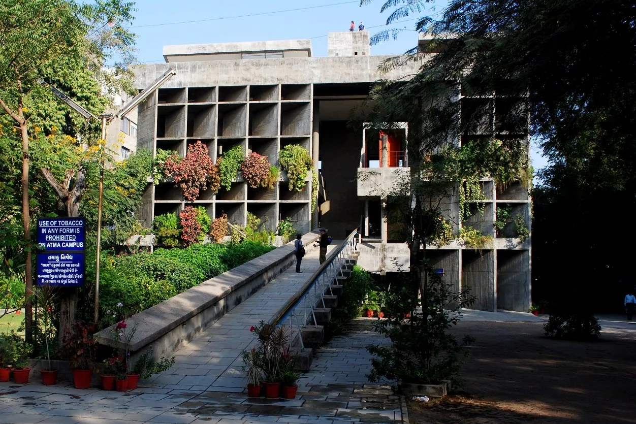 Mill Owners' Association Building: Exterior